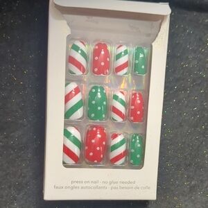 Icing Red, Green & White Holiday Press-On Nail Set